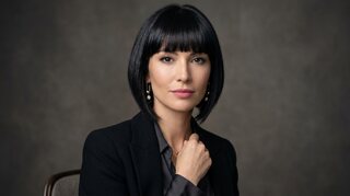 Градуированный боб А-силуэта с прямой челкой